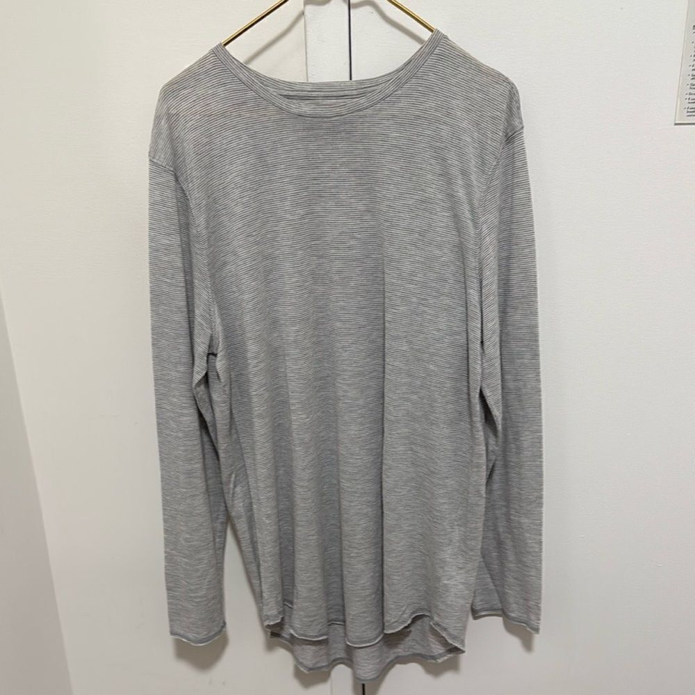 PACSUN Mens Basics Merton Long Sleeve Scallop Hem T Shirt. Gray fine stripe.